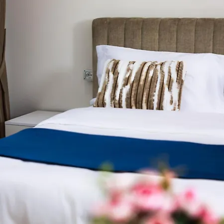 Class Porcelan アパート ティラナ