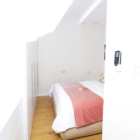 Class Porcelan アパート ティラナ