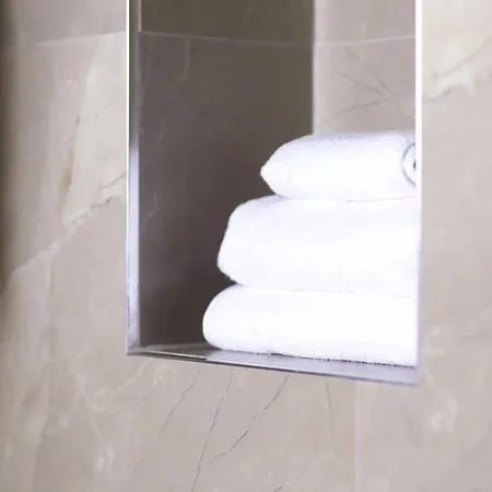 Class Porcelan ティラナ