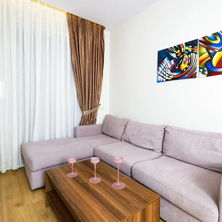 Class Porcelan ティラナ