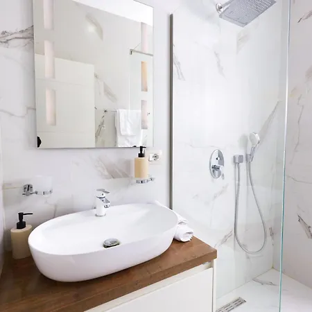 アパート Class Porcelan ティラナ