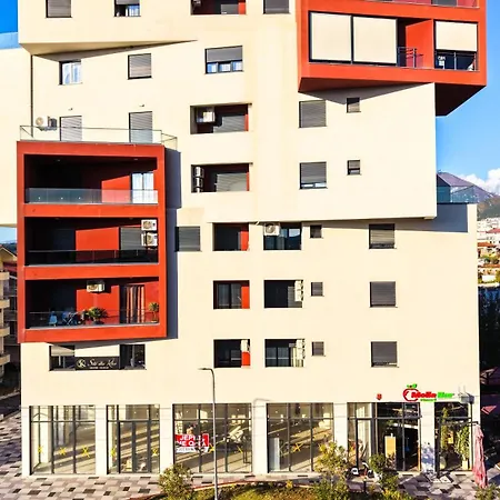 Class Porcelan アパート ティラナ